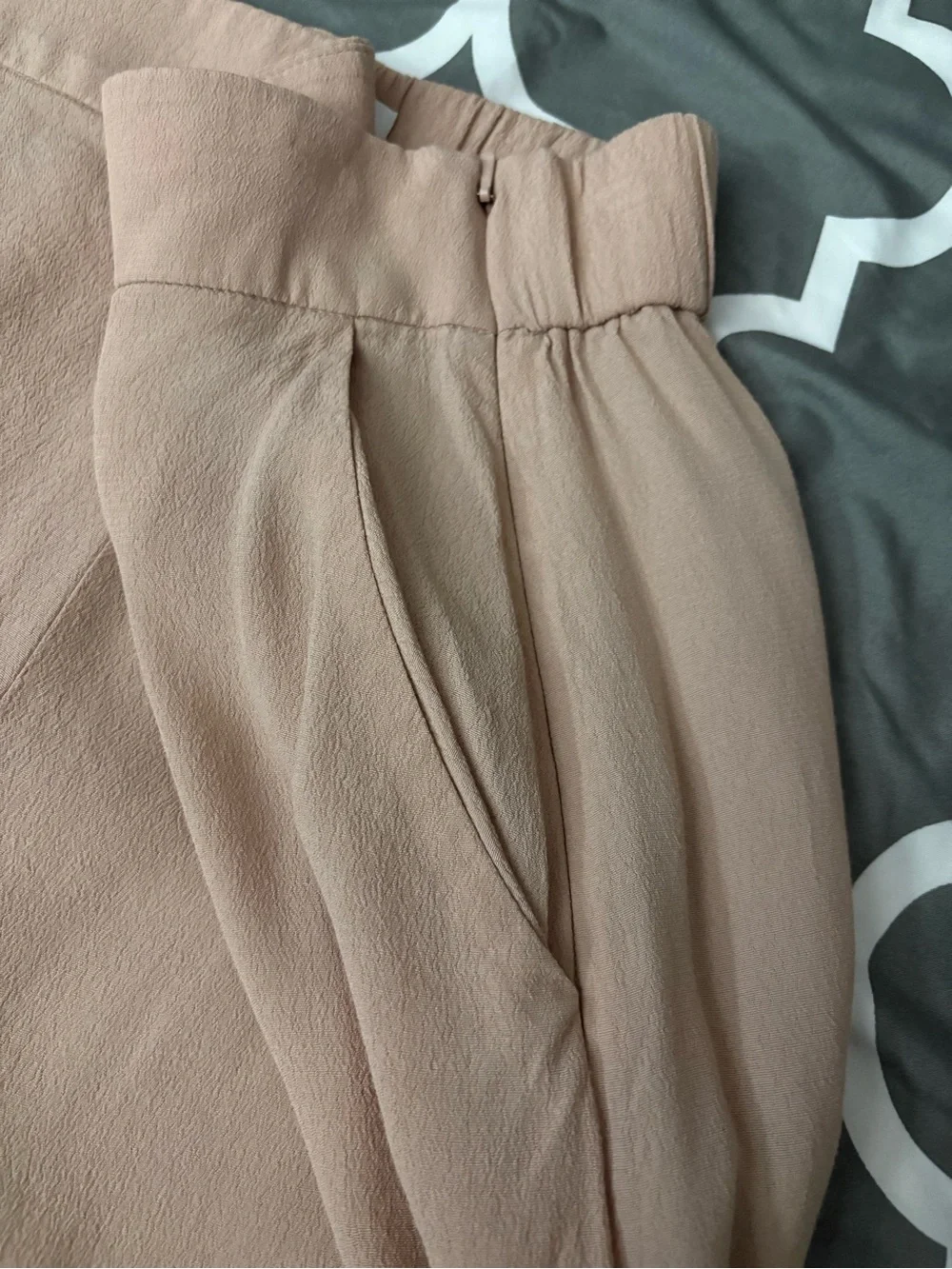 Leith Blush Pink Wide Leg Cropped Pants Medium Side Zip Elastic Back Rayon